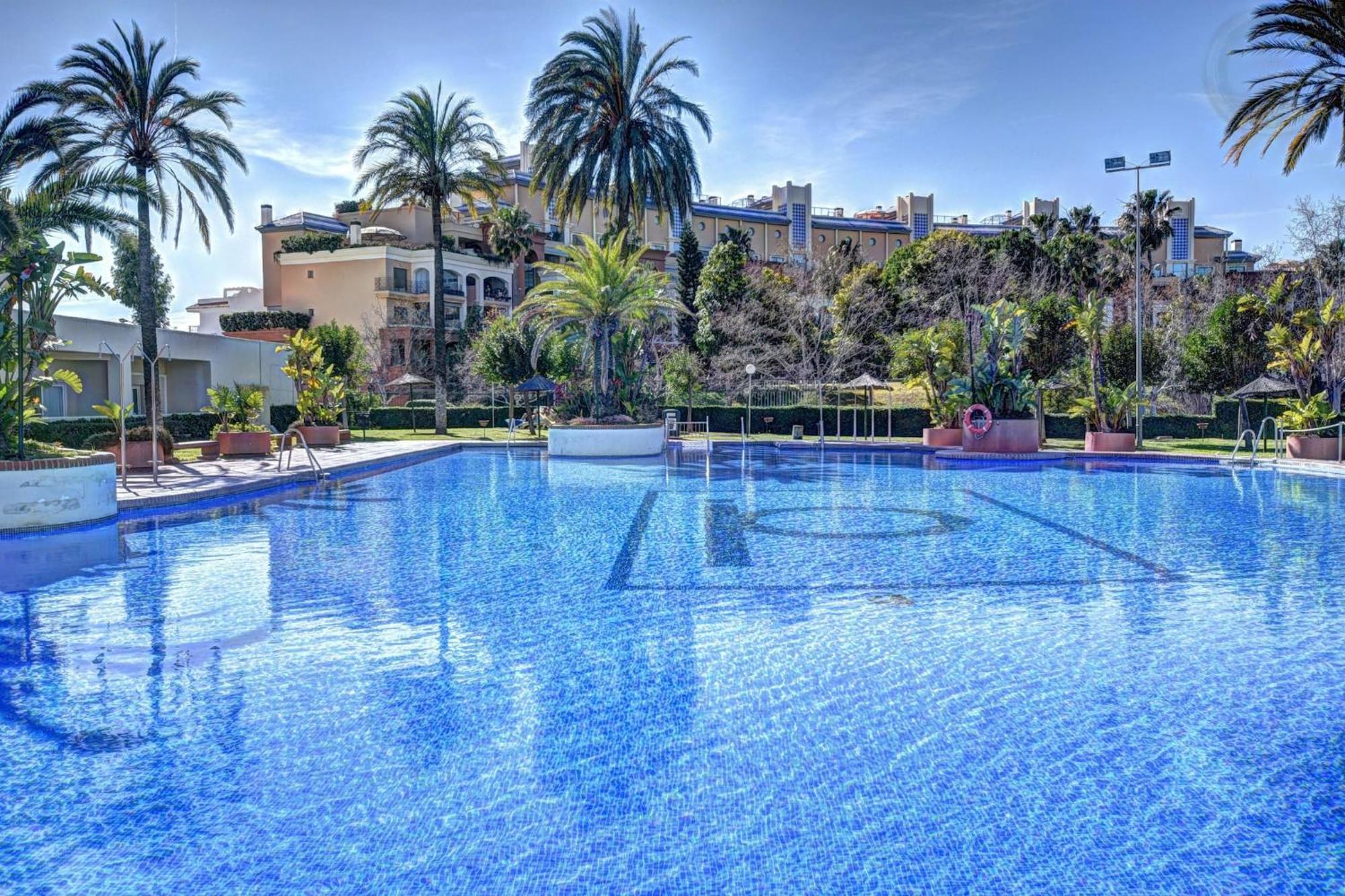 Deluxe Apartment In Benalbeach With Beach Views Benalmádena Exterior foto